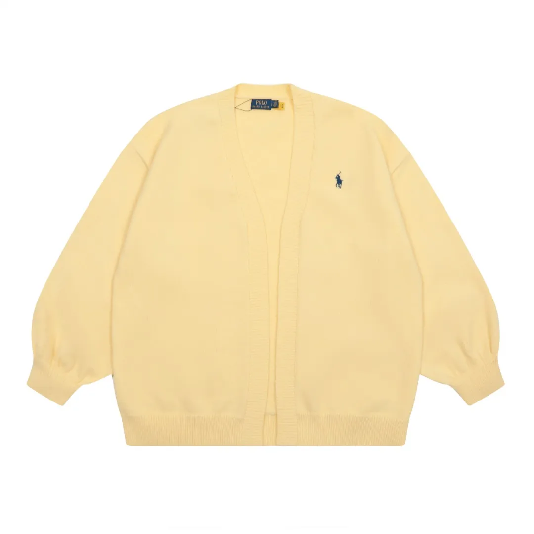 🅿️220 "Top quality" Style number: DS016# [Ralph Lauren V-neck solid color pony embroidered logo woolen knitted shawl cardigan] ✅Ralph Lauren Lazy‌oversize style basic classic versatile ten-color shawl cardigan ✅Main supplier platform live broadcast Wholesale entity Replenishment when out of stock No removal from shelves ✅ZP quality 1:1 version Scan the code to enter the GF website Counter quality ✅Details and quality are the only one in Guangzhou. Light luxury wool. Focus on high-end. Cost-effective. Good quality. Needless to say. ✅Restore the original version. Can wear 190 pounds. Loose, comfortable and stress-free. ✅Loose upper body, oversize and lazy style. Must-have style for goddess ootd. ✅Good-looking clothes are never picky. Recommended for goddess wardrobe. Taro Purple, Light Khaki, Chinese Red, Anchor Red